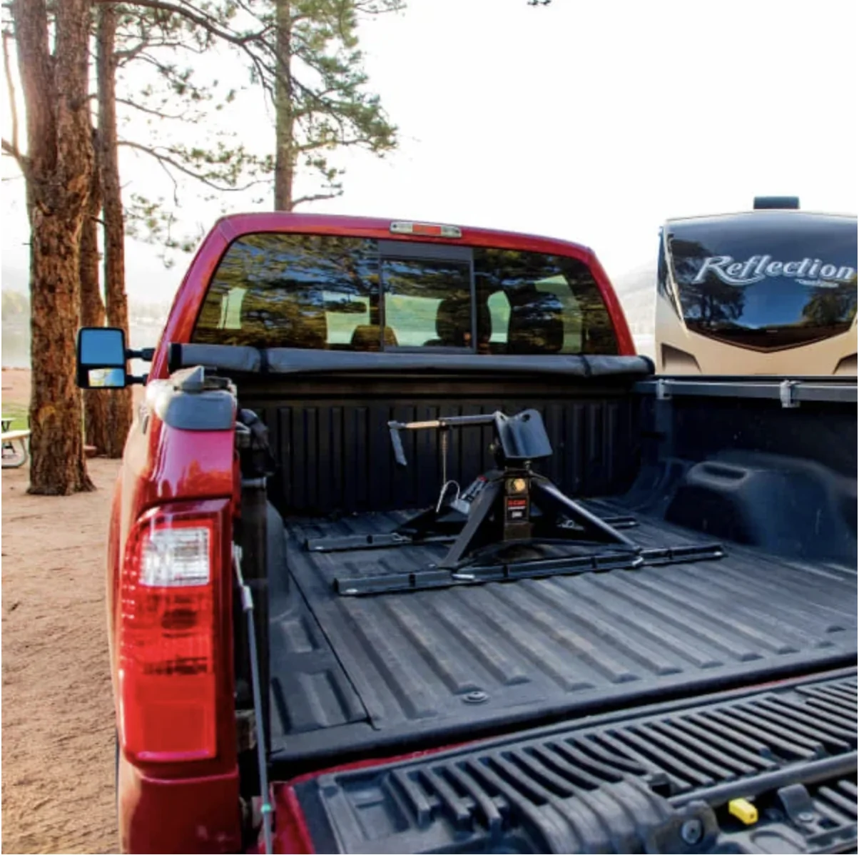 CURT CrossWing 5th Wheel Hitch in Truck Bed