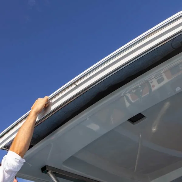 Manual boat shade